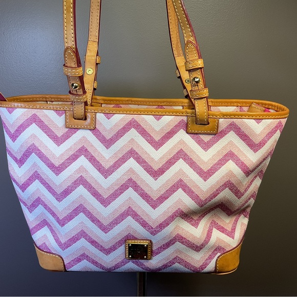Dooney & Bourke pink chevron tote bag - Picture 12 of 13